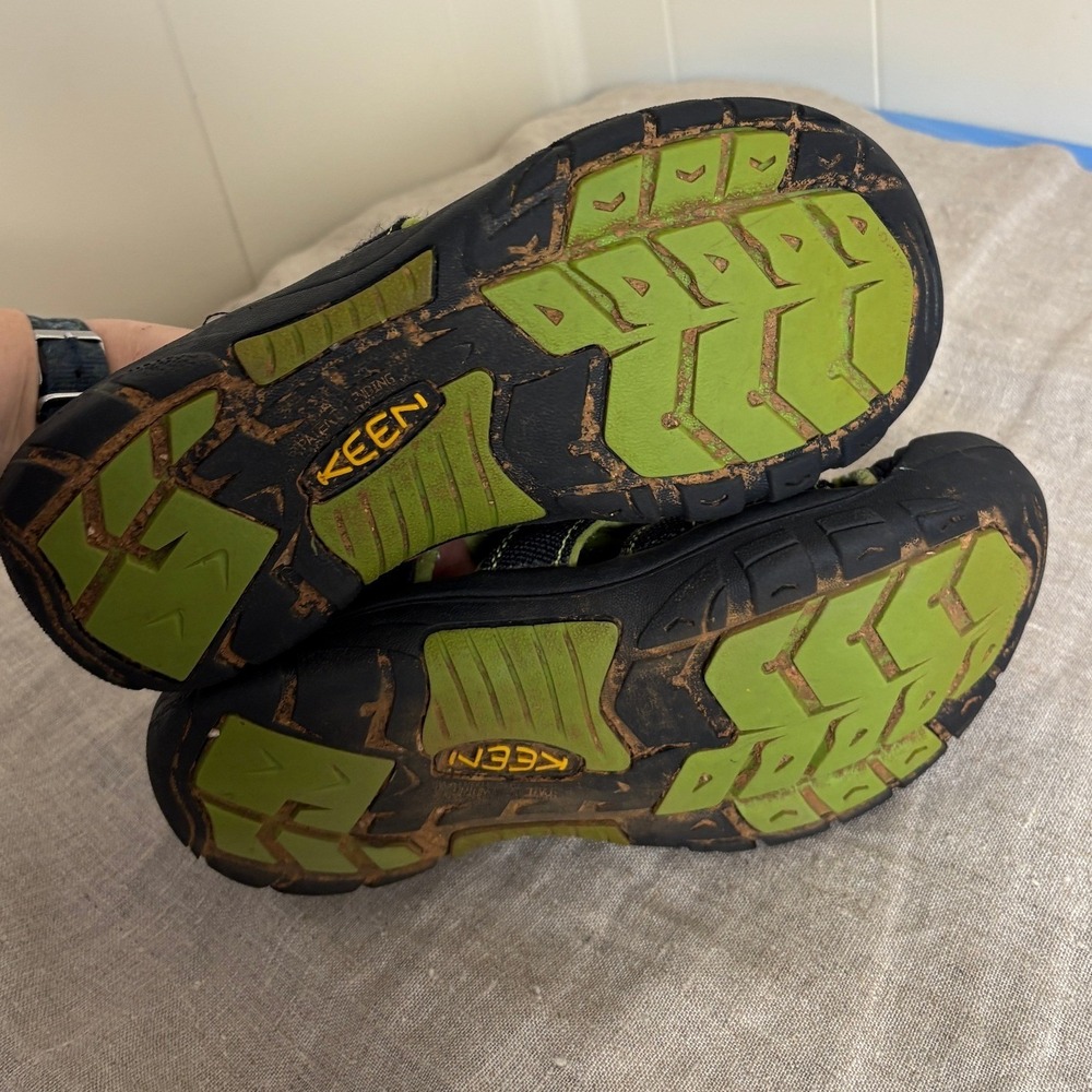 Keen Newport H2 Sandal Kids 5 Black Green Waterproof Hiking Water Shoes 26082703 - Picture 8 of 9